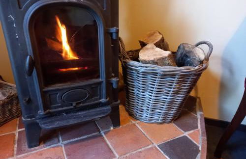 Adorable Hideaway with log fire and incredible views - Foto 5