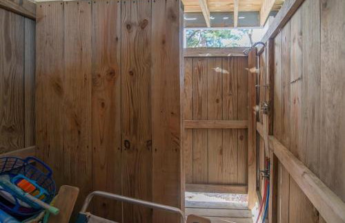 Cozy Beach House Steps from the Shore: 4 Bedroom - Foto 28