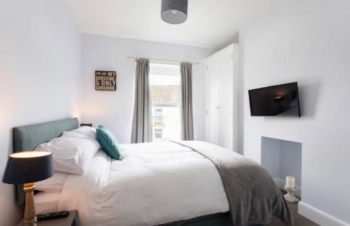 Beautiful Two Bed Mumbles Flat - with parking space - Foto 19