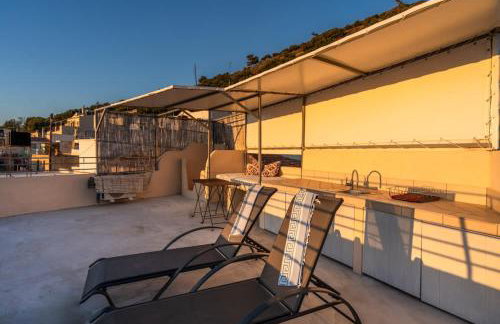 The Lookout in Mirsini - Roof Terrace - AC - WIFI - Foto 6