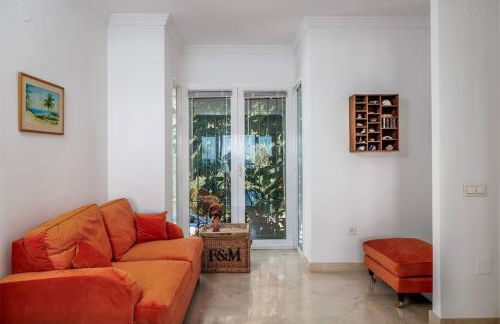 Spacious Seaside Retreat - La Perla del Mar - Photo 10