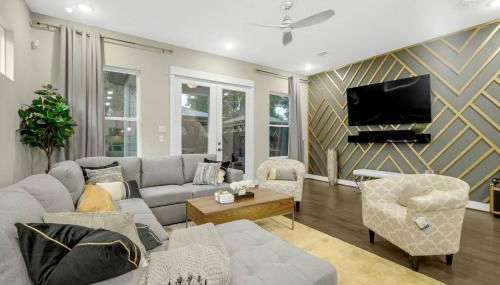 Gray Lux Hse 3BR 3 and half Ba MedCenter DownTWN HotTub - Foto 1