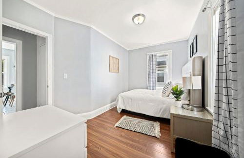 Well-Lit Bedroom near Transit and Charles River - Foto 16