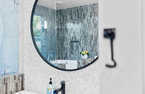 Nature-Inspired Stay with Pool, Fire Pits and More - Foto 20