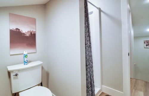 Modern Stark Home with Game Room, Grill and Fire Pit - Foto 13