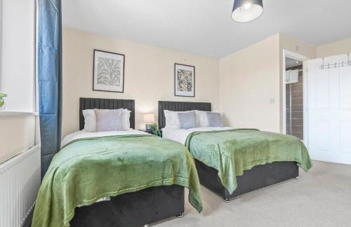 Stylish 4 Bedroom House in St Neots w Free Parking - Foto 26
