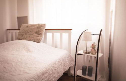 Pfälzer Herzel mit 2 Schlafzimmern und Blick über die Rheinebene kostenfreiem Parkplatz und Wlan fußläufig zum Wald und den Weinbergen Weinkühlschrank Brötchenservice Garten mit Gasgrill - Foto 17