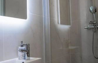 Short Stays, Free Parking, Contractors, Families - Large Home - Foto 15