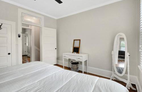 Apothecary - Upper Unit Downtown 2BR - Foto 8