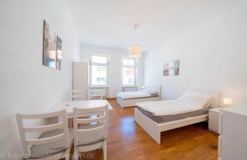 Apt Watt 2 Zimmer 55qm TV Waschmaschine Trockner Vollausstattung zentral - Photo 17