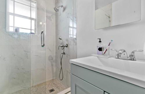 Luxury Pool Oasis- Near Stadium, Tennis and Golf - Photo 19