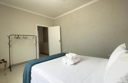 Cantinho Perfeito para Dois Conforto e Mar Bem Pertinho, Casa terrea no centro 80M Praia, Ar, Enxoval,Estacionamento e churrasqueira - Foto 13