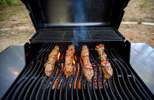 Hickory Bear - Cabin surrounded by pines, Sleeps 10, Hot Tub, Fire Pit, Arcade, Foosball Table & Deck Slide - Photo 79