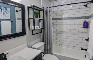 Pinetop Getaway with Sunset Deck & Fire Pit Table - Foto 4