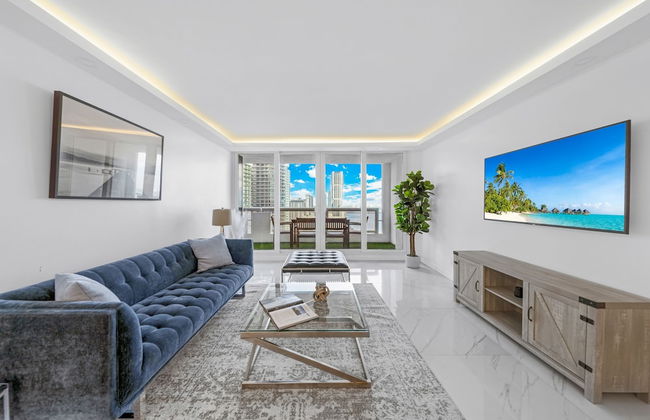 Modern Apartments Biscayne Bay - Photo 22