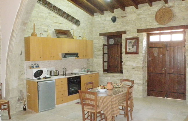 Romios Holiday Apartments - Photo 18