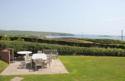 Spacious seaside family house in Aberdaron with large garden and stunning sea views - Photo 24