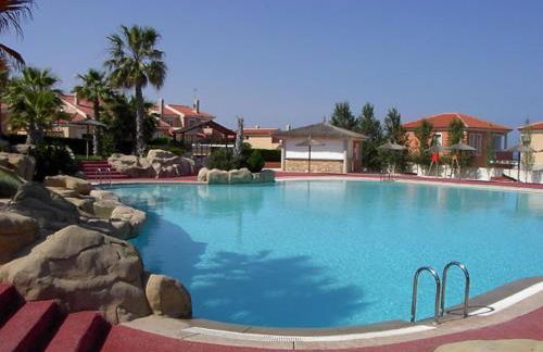 Preciosa casa con terraza y piscina R64 by Novadesta - Photo 2