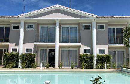 Casa com piscina, churrasqueira e estacionamento - Foto 3