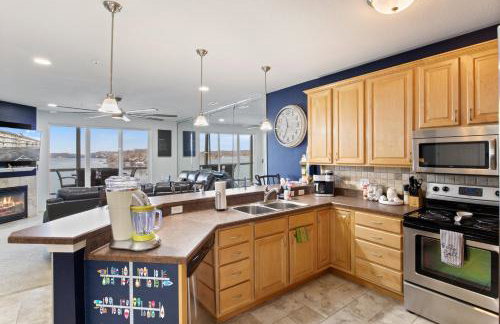 Nautical-Inspired Lakefront Unit w/ Awesome Views - Foto 15