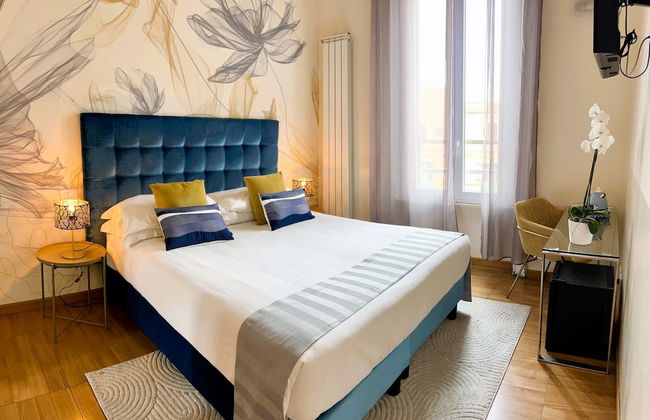 Bon Ton Design Rooms by DOT Suites - Photo 12