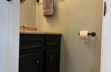 Full townhouse near Shem Creek & Downtown with Hot Tub - Photo 6