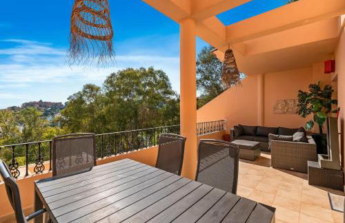 Luxury seaview apartment in Marbella located in a secure gated community with swimming pool and large terrace Perfect for families visiting Marbella and Puerto Banús - Foto 47