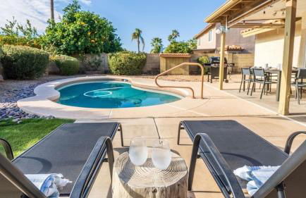 New Listing! Stylish 4 Bdrm W/pool and Game Room - Foto 4