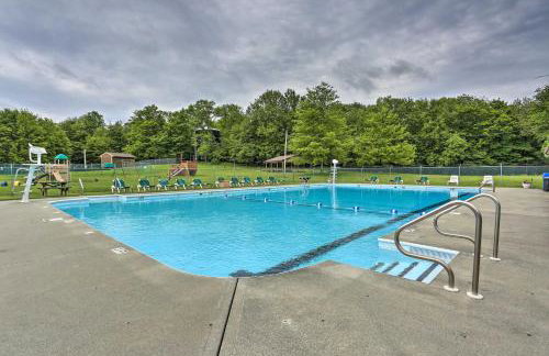 Secluded Family Cabin with Fire Pit in Lake Ariel! - Foto 5