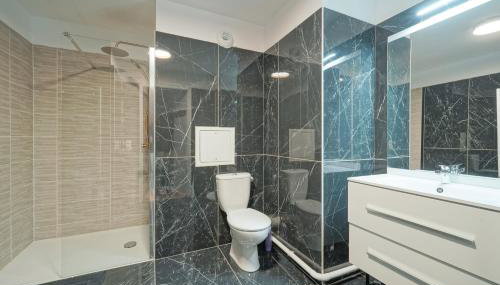 Le Bobibrown - Proche Métro 5 et tram, parking, résidence neuve - Foto 3, towels, Shower