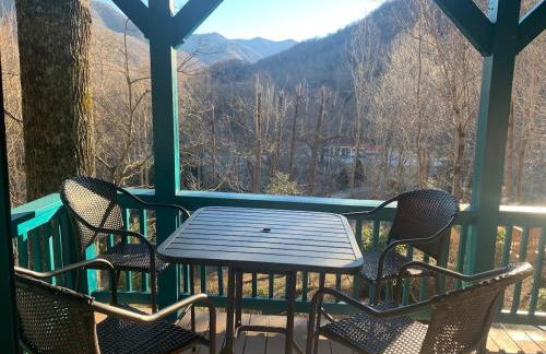 BearHavencabinfun 3 story Log Cabin Mountain View,Hot Tub, sleeps 10 - Foto 46
