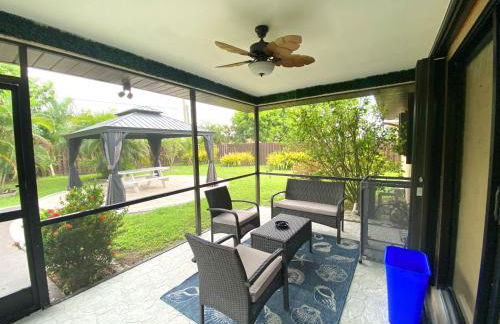 Cozy Coral Cottage with Tiki Hut, Mini Golf, Arcade and Grill - Foto 22