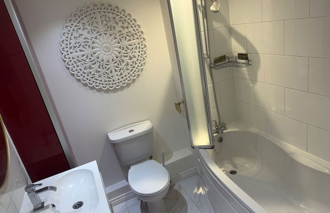 Stylish Apartment in Chafford Hundred - Photo 3