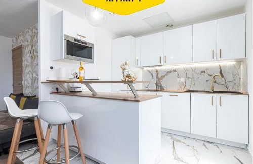 CASA REINE JEANNE- ideal groups & family -CENTRAL near train station - PARKING - New&CONFORT-AC - Foto 4