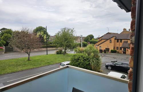 Modern Large 4-Bed Property sleeps 10 in Abergele - Photo 40