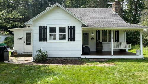 The Babbling Brooke - Photo 1, Garden, Garden view