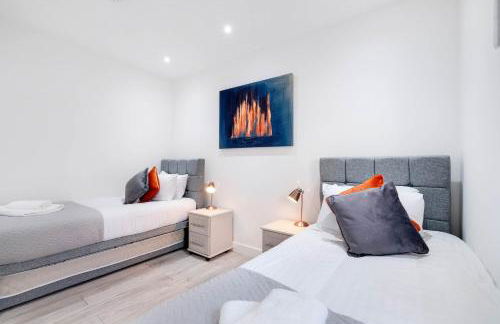 Luxurious 1 Bed Serviced Apartment with Wi-Fi - Photo 61