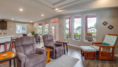 Ocean Shores Retreat with Porch and Canal Views! - Foto 5