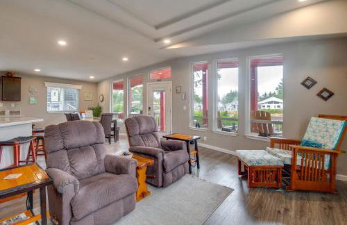 Ocean Shores Retreat with Porch and Canal Views! - Foto 5