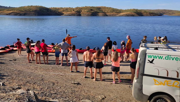 Ouvindo as explicações do guia