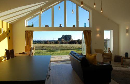 Beautiful, Modern Villa 5 mins walk from the Stunning Bay at Trearddur - Photo 13