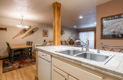 New Listing Updated 1 bedrm 1 bath Summit H Building #95 condo Just steps to Eagle Lodge sleeps 4 - Foto 14