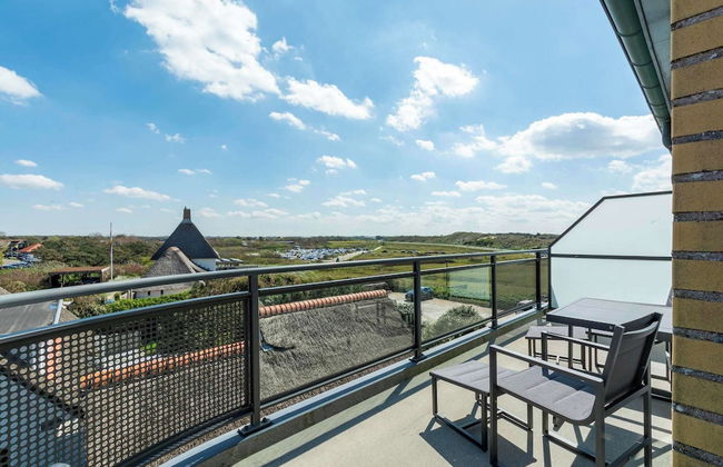 Stylish Couples' Retreat - Photo 9