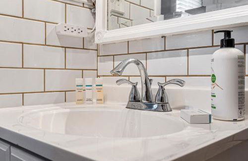 HOT TUB Firepit Pool Table Patio Cozy Downtown Denver - Foto 52