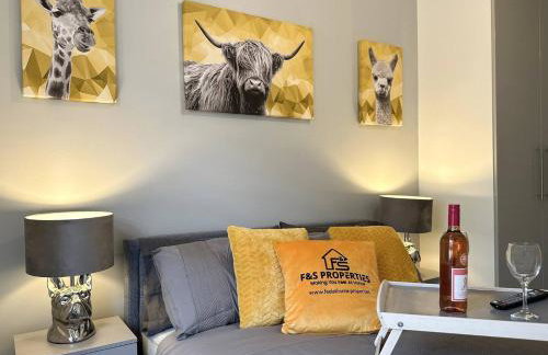 Sleek Skyward Serenity 2bed w Pool Table - Ystrad - Foto 11