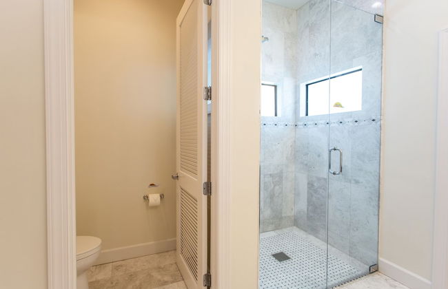 Sorrento Luxury Vacation Home: Expansive 5-Bedroom, 4.5-Bath Retreat with Private Pool, Hot Tub, and Pet-Friendly Accommodations – Just a Short Walk from Stunning Vanderbilt Beach - Foto 26