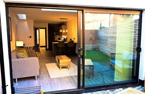 Laurie Grove - Foto 15