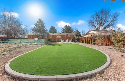 The Aspen is a mid-century modern upstairs unit. - Foto 30