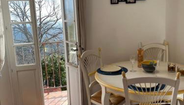 Au coeur du village avec petit balcon plein sud - Foto 3