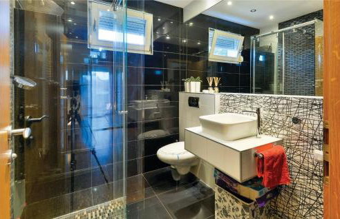 Gorgeous Home In Krizevci - Photo 33